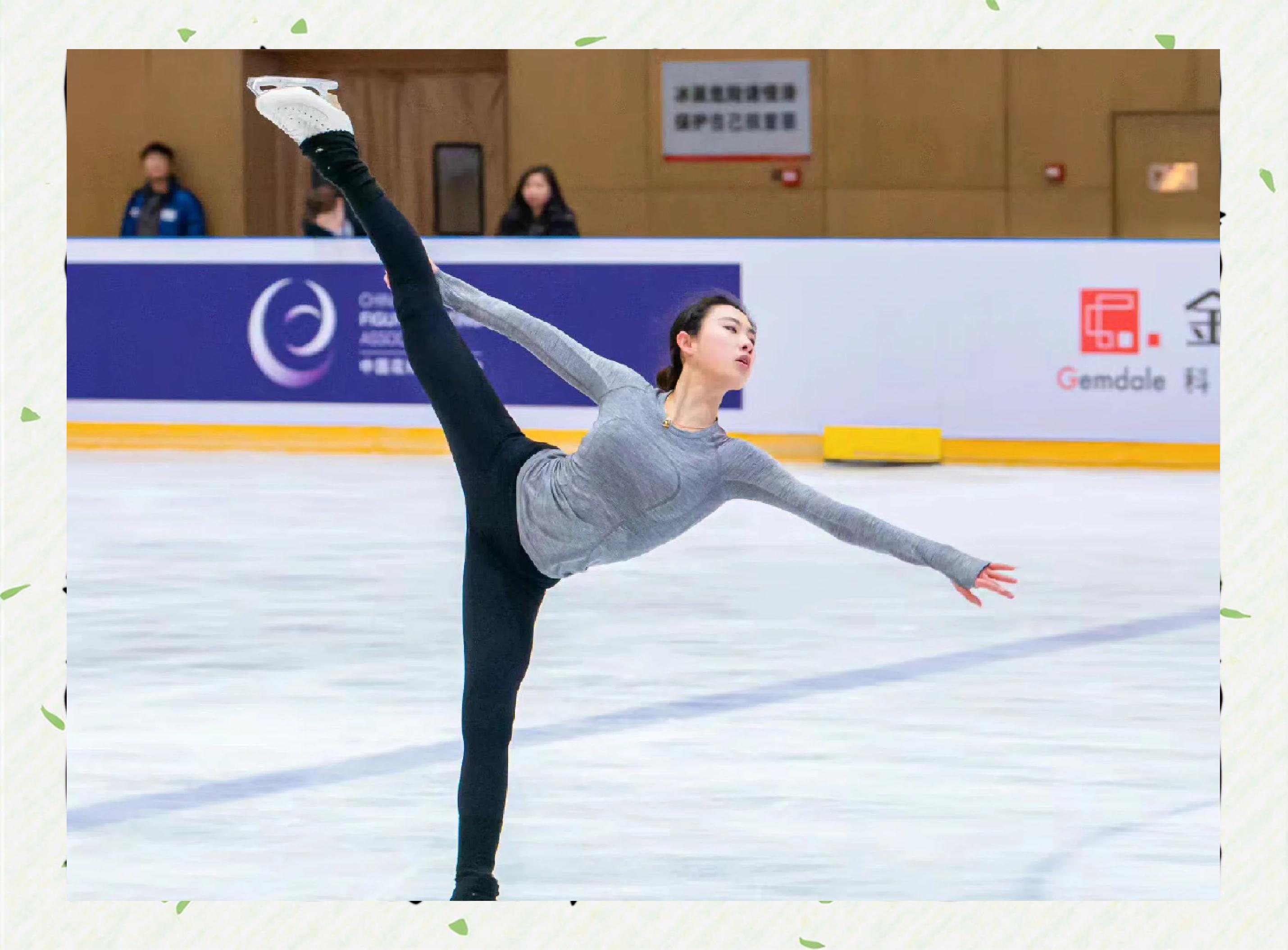 赛场上女队实力逐渐崭露头角(赛场上女队实力逐渐崭露头角英文)