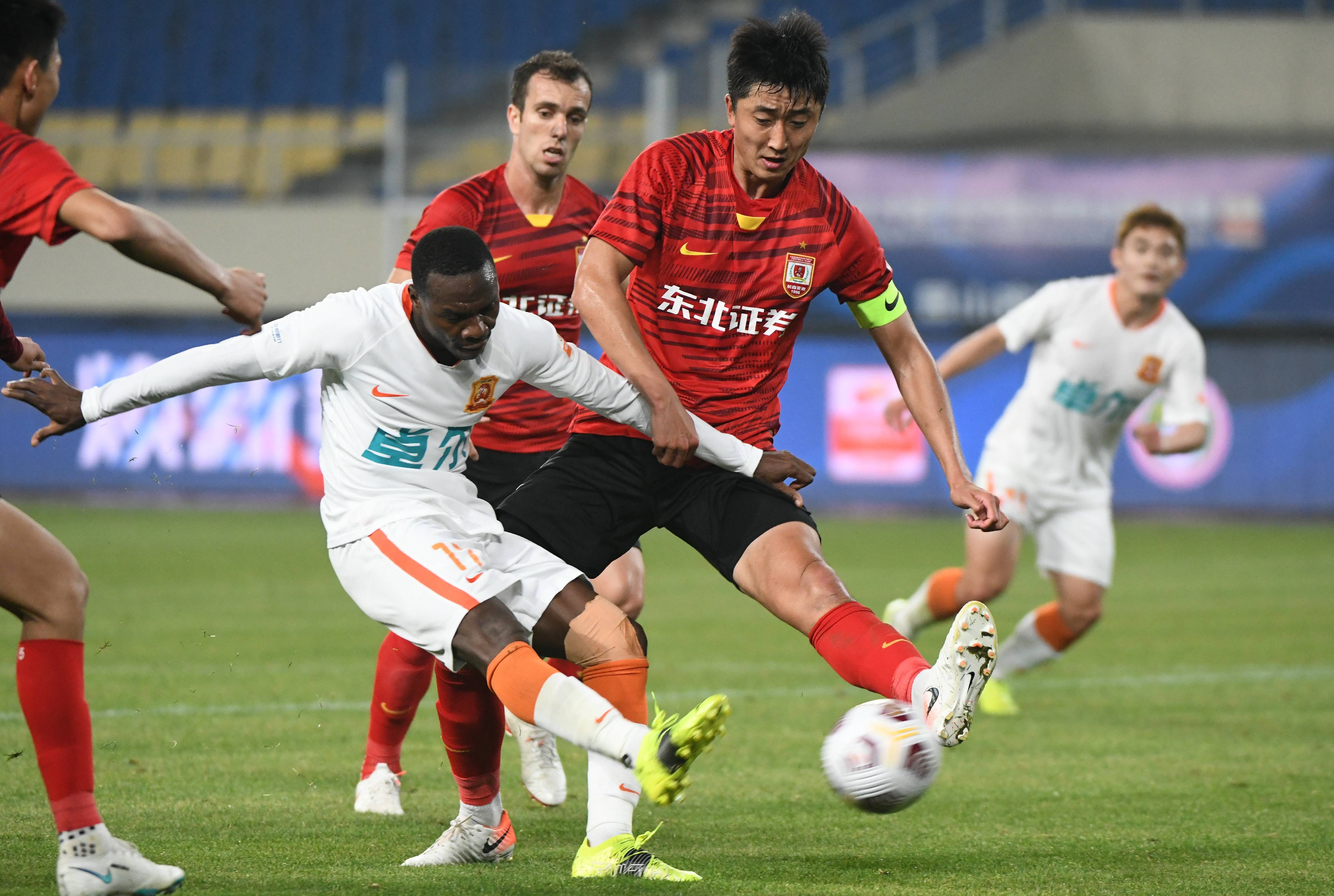 拜仁横扫对手，领跑小组登上榜首(冠军在招手!拜仁迎联赛5连胜 7分领跑优势巨大)
