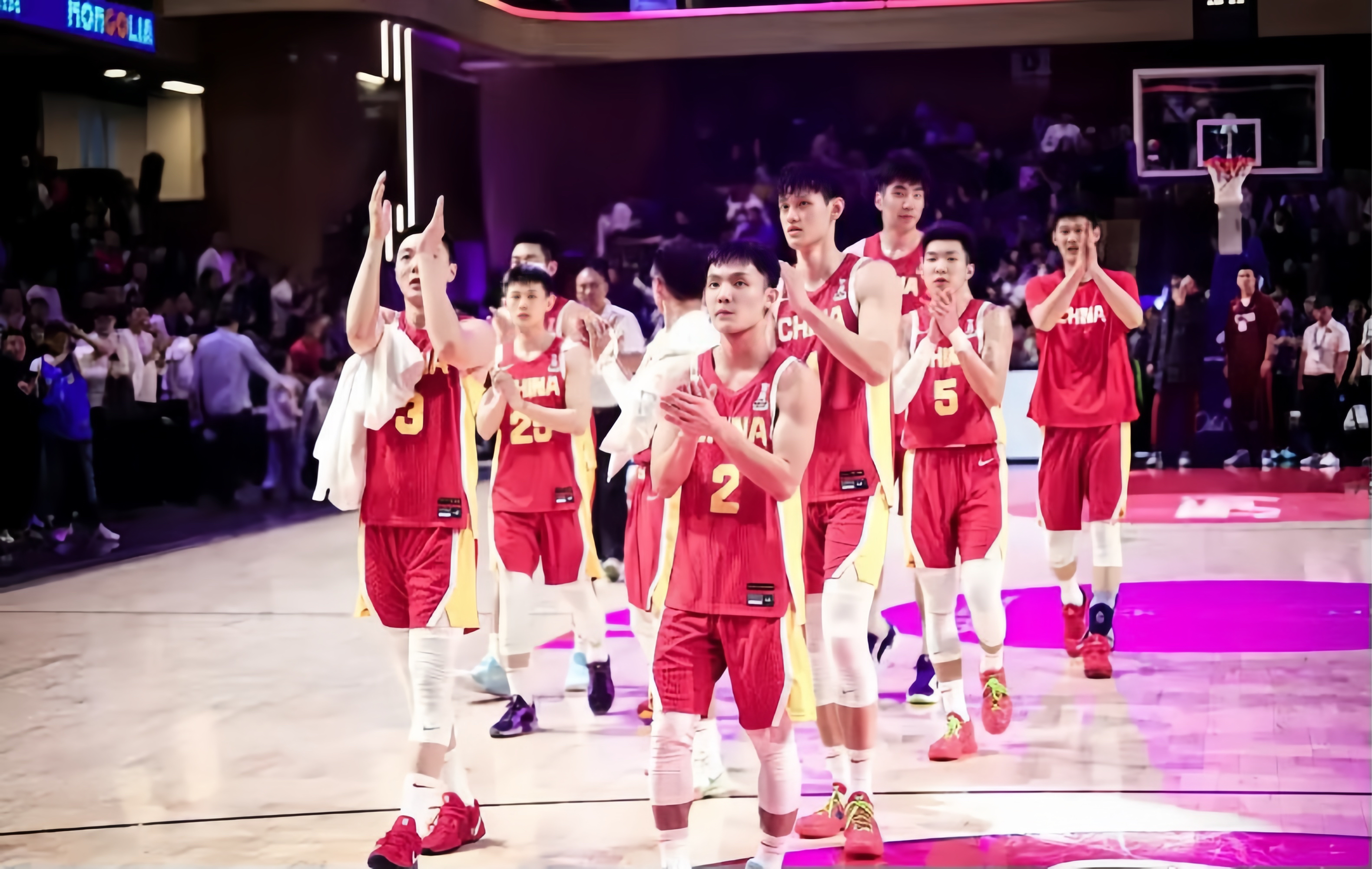 包含FIBA晒朱正赛场精彩瞬间：他的入队让中国队注入了一股全新的力量的词条