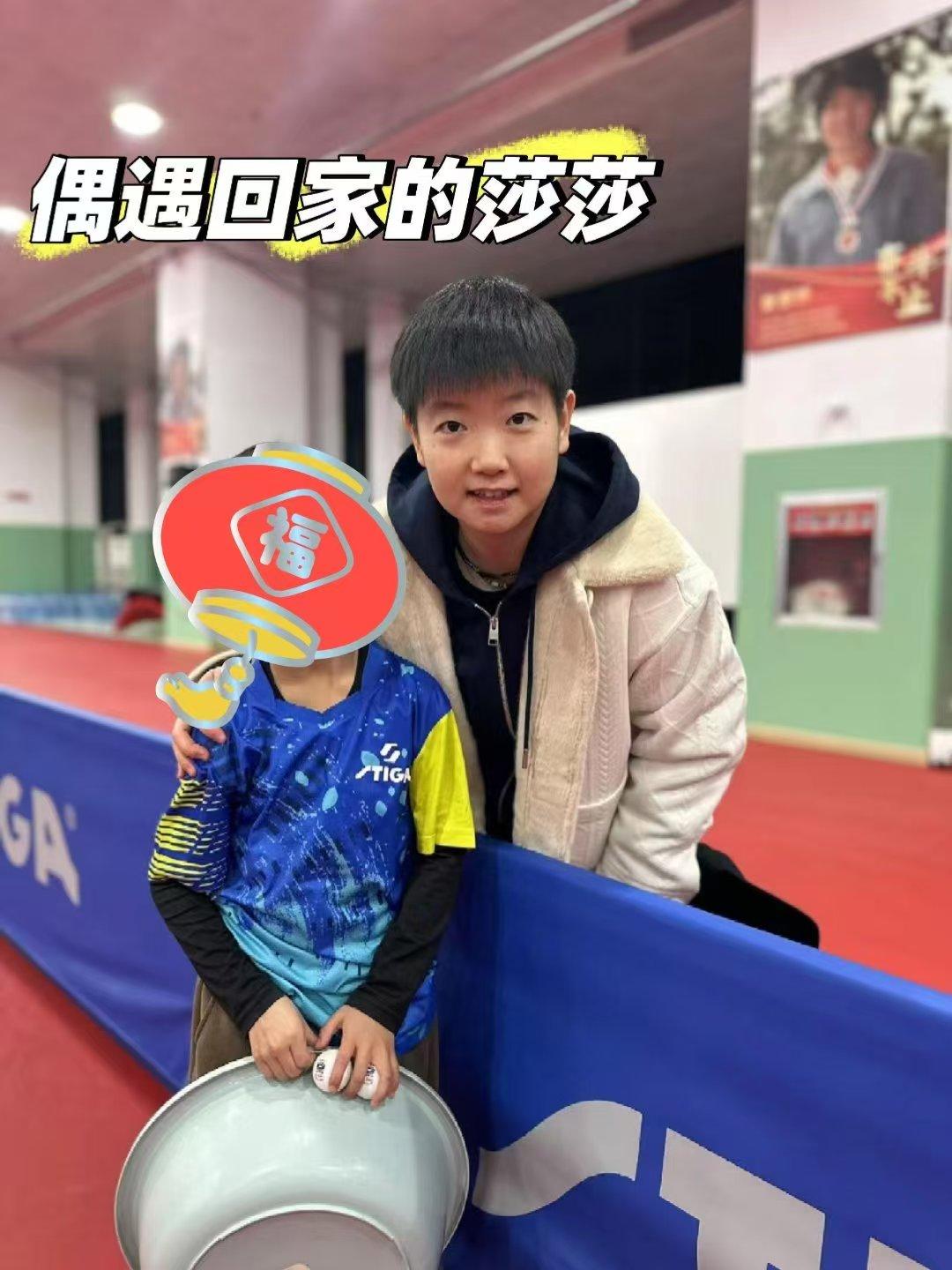 马龙流利英语仍进修！被偶遇学私教课，孙颖莎晒学士照，樊振东闭关一月