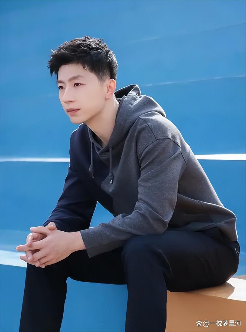 马龙流利英语仍进修！被偶遇学私教课，孙颖莎晒学士照，樊振东闭关一月